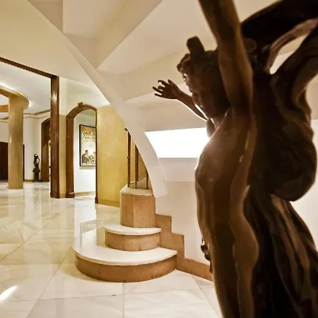 Astoria Hotel 3*