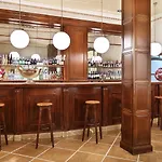 Astoria Hotel 3*